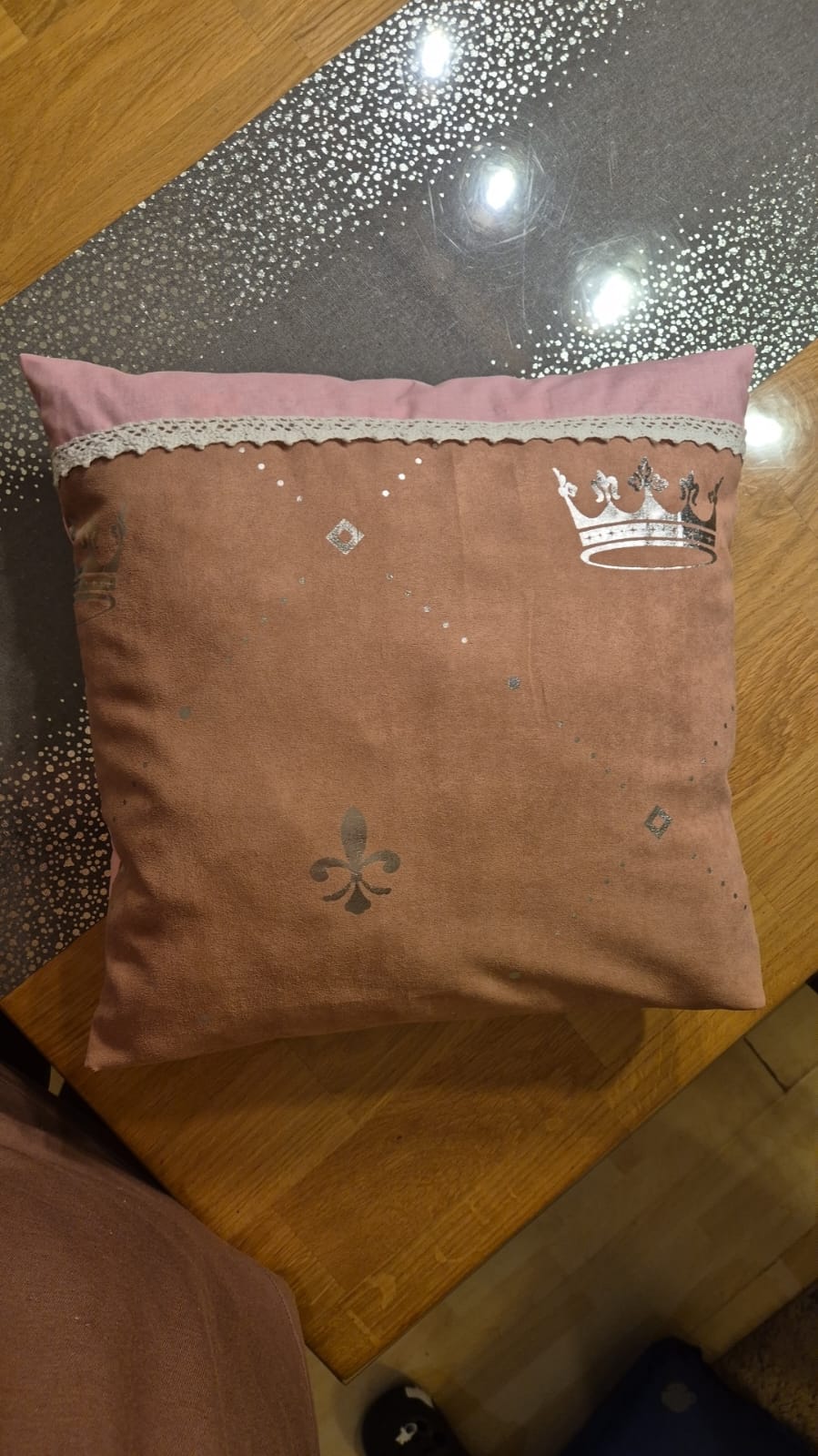 Personalisierter Kissenbezug 40x40 cm – handgemacht mit Applikation & Initialen auf der Rückseite