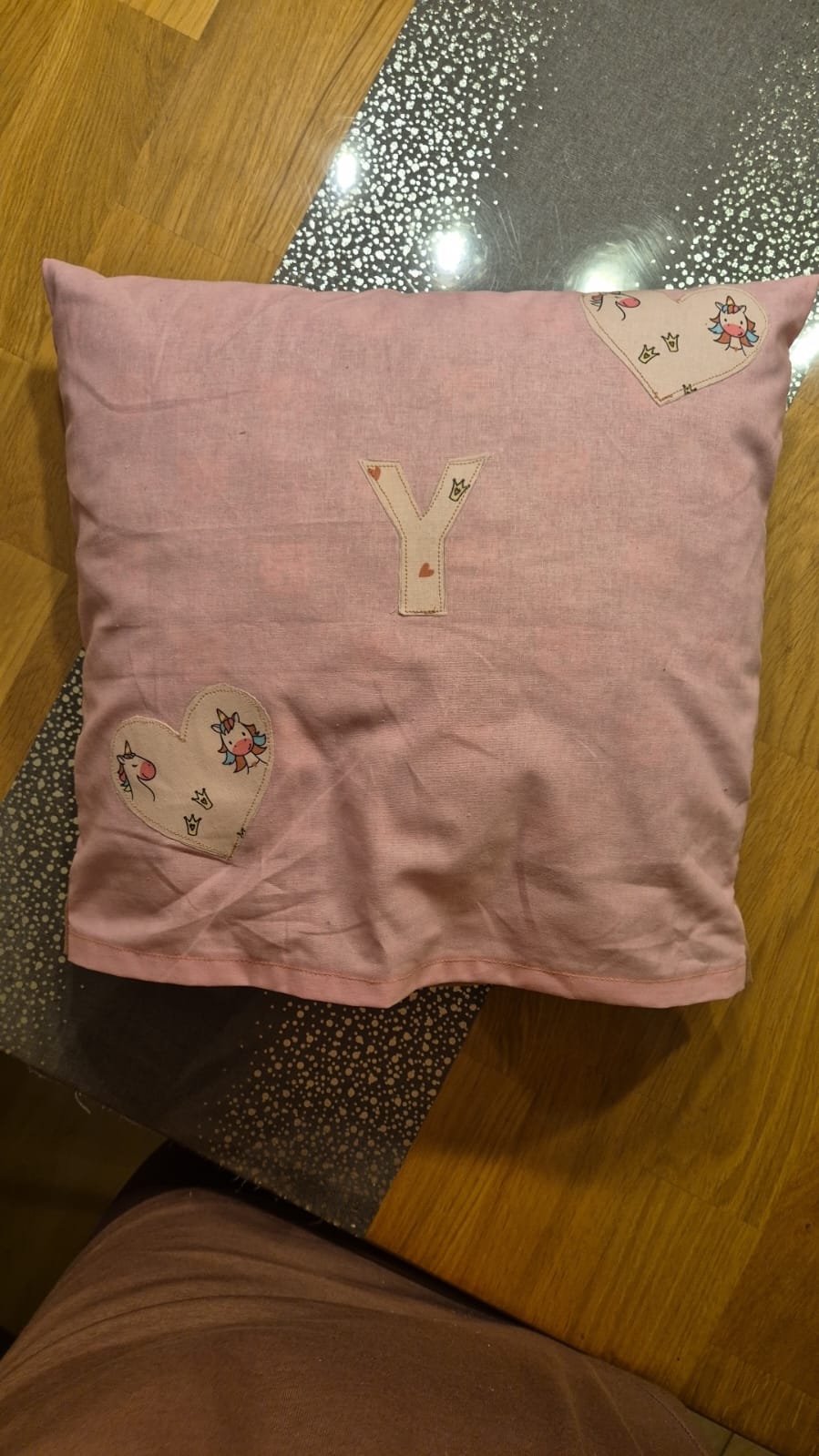 Personalisierter Kissenbezug 40x40 cm – handgemacht mit Applikation & Initialen auf der Rückseite